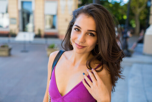 good online dating profile - girl with beautiful hair